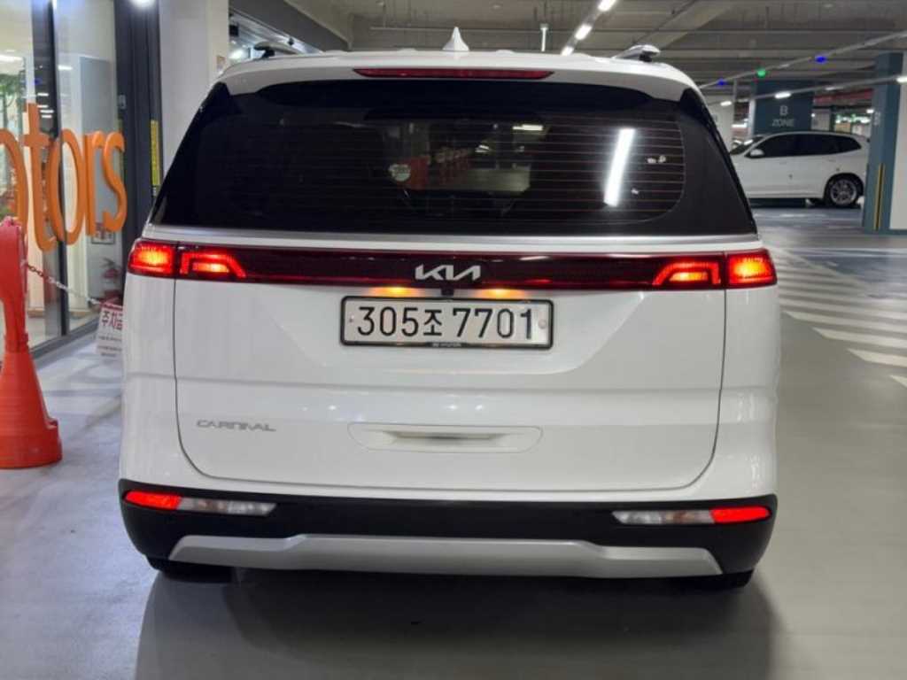 2023 Kia Carnival 4th Blanco - Miniatura 5