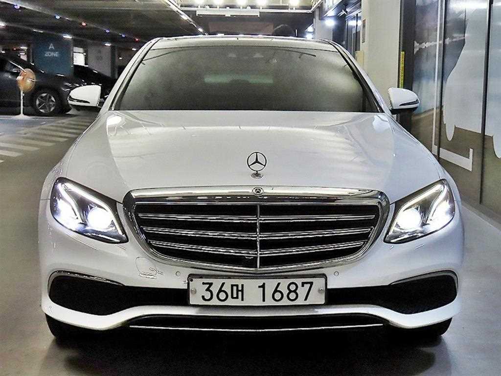 2017 Mercedes-Benz Clase E E Blanco - Miniatura 2