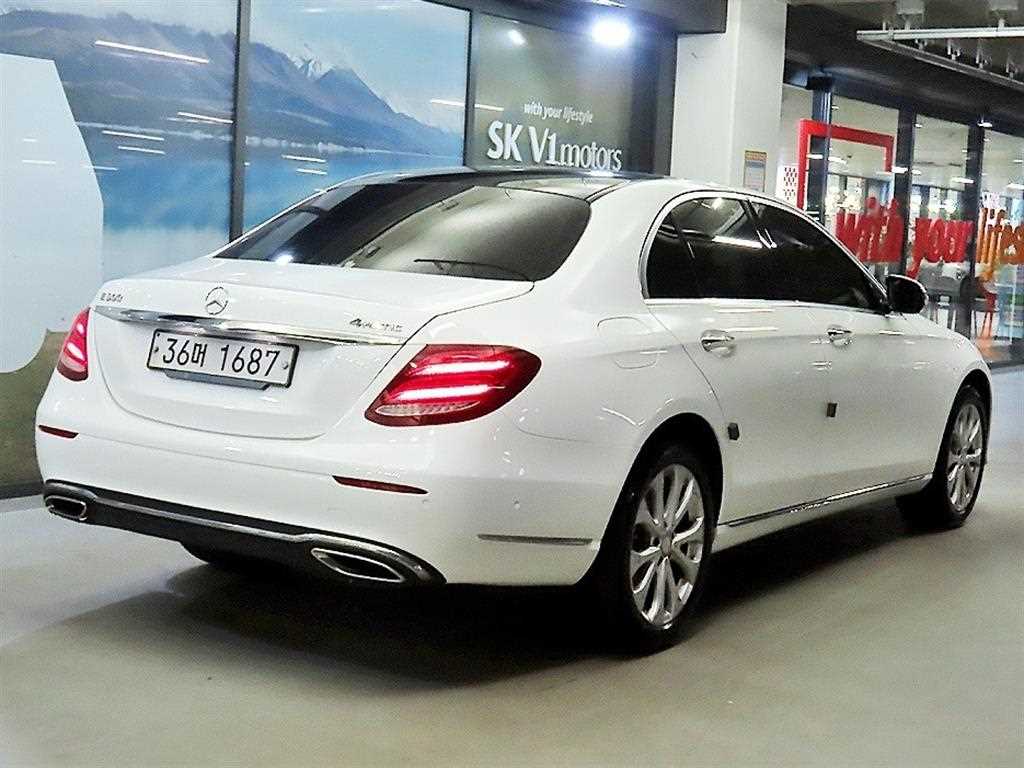 2017 Mercedes-Benz Clase E E Blanco - Miniatura 4