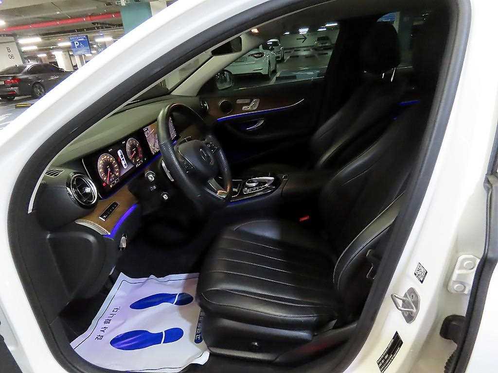 2017 Mercedes-Benz Clase E E Blanco - Miniatura 6