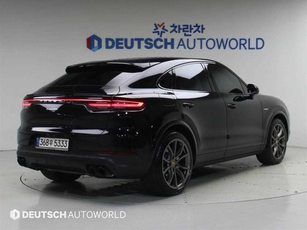 2021 Porsche Cayenne (PO536) Negro - Miniatura 2