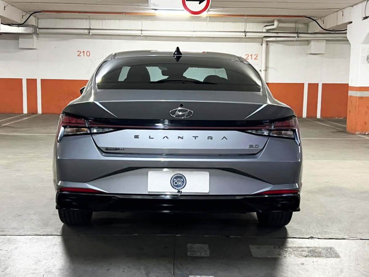 2022 Hyundai Elantra 2.0 Gris - Miniatura 5