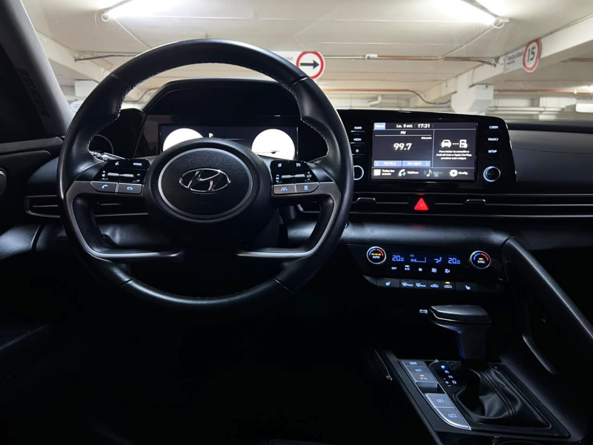2022 Hyundai Elantra 2.0 Gris - Miniatura 10