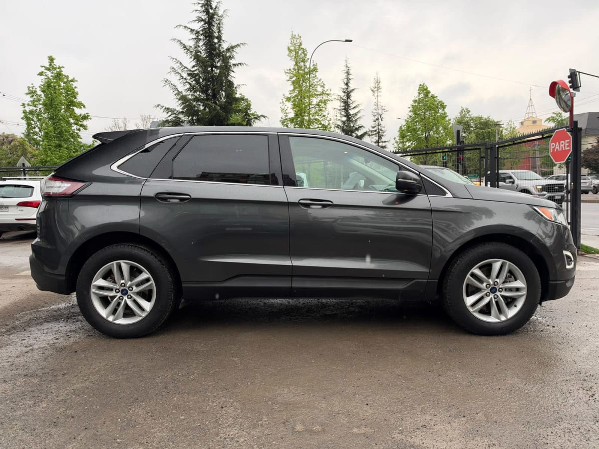 2018 Ford Edge SEL Gris - Miniatura 4
