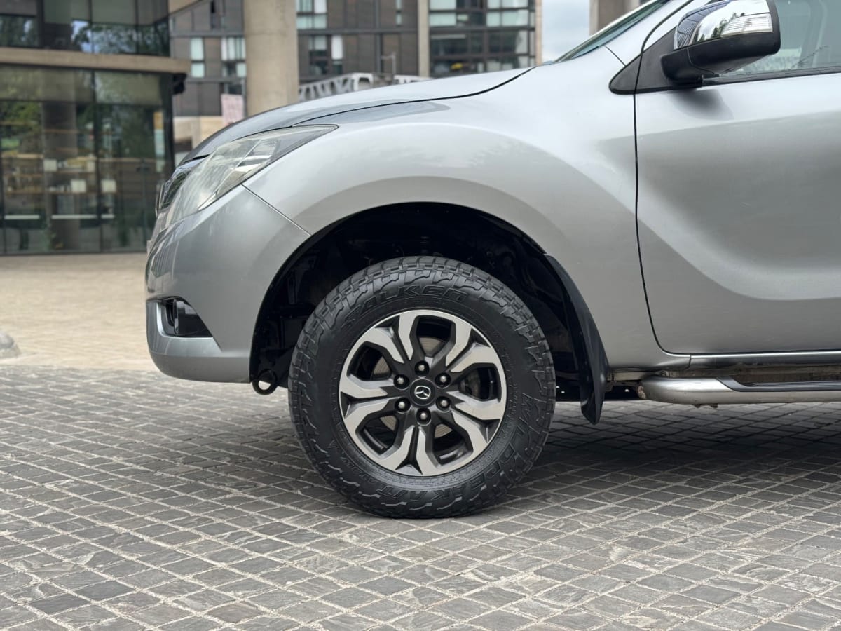 2018 Mazda NEW BT 50 DCAB SDX 4X4 3.2 AUT Plata - Miniatura 8
