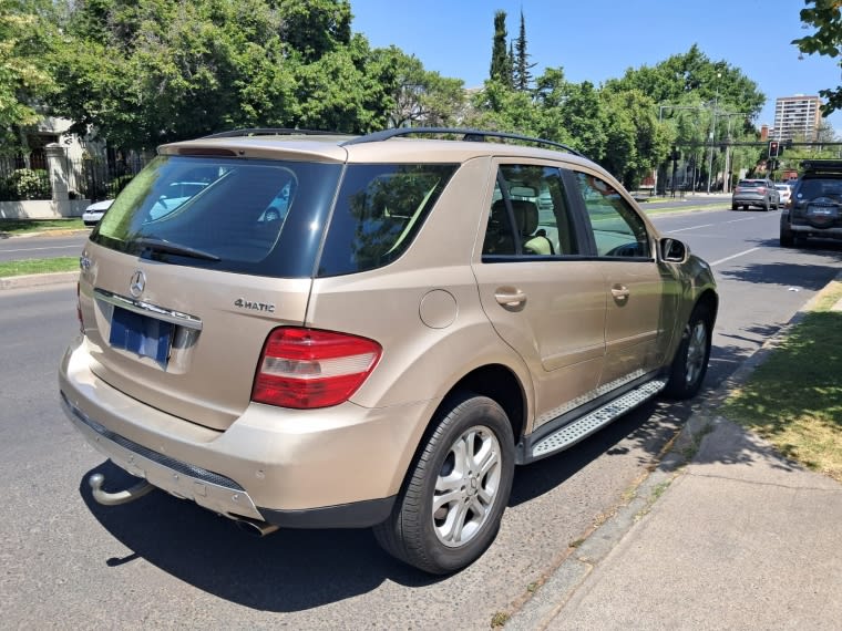 2008 Mercedes-Benz ML 350 - Miniatura 7
