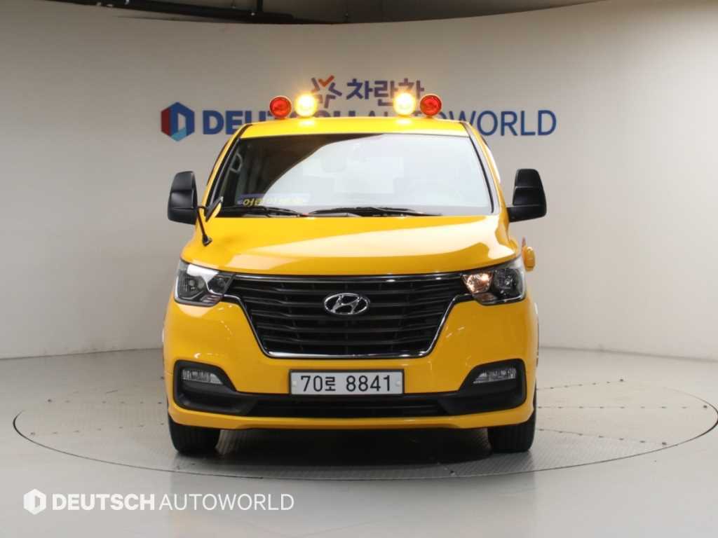 2020 Hyundai Starex Ref 427733 Diesel Amarillo - Miniatura 3