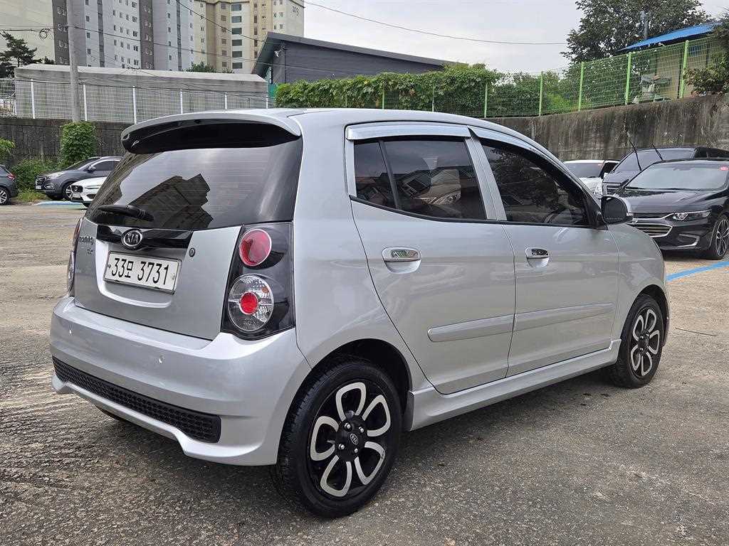 2011 Kia Morning Gasoline Plata - Miniatura 4