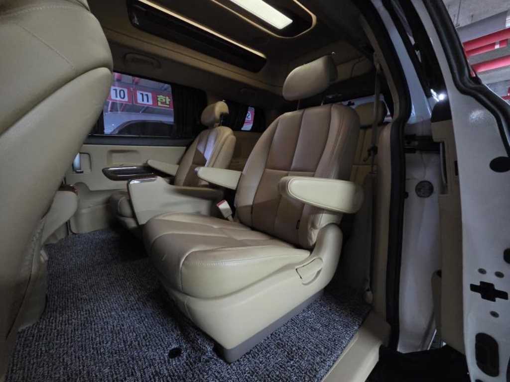 2018 Kia Carnival Diesel - Miniatura 9