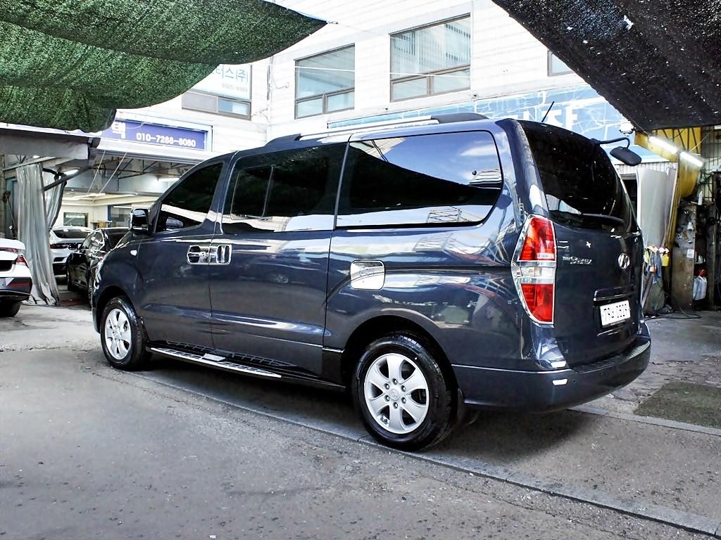 2018 Hyundai Starex 11-seater Azul - Miniatura 4