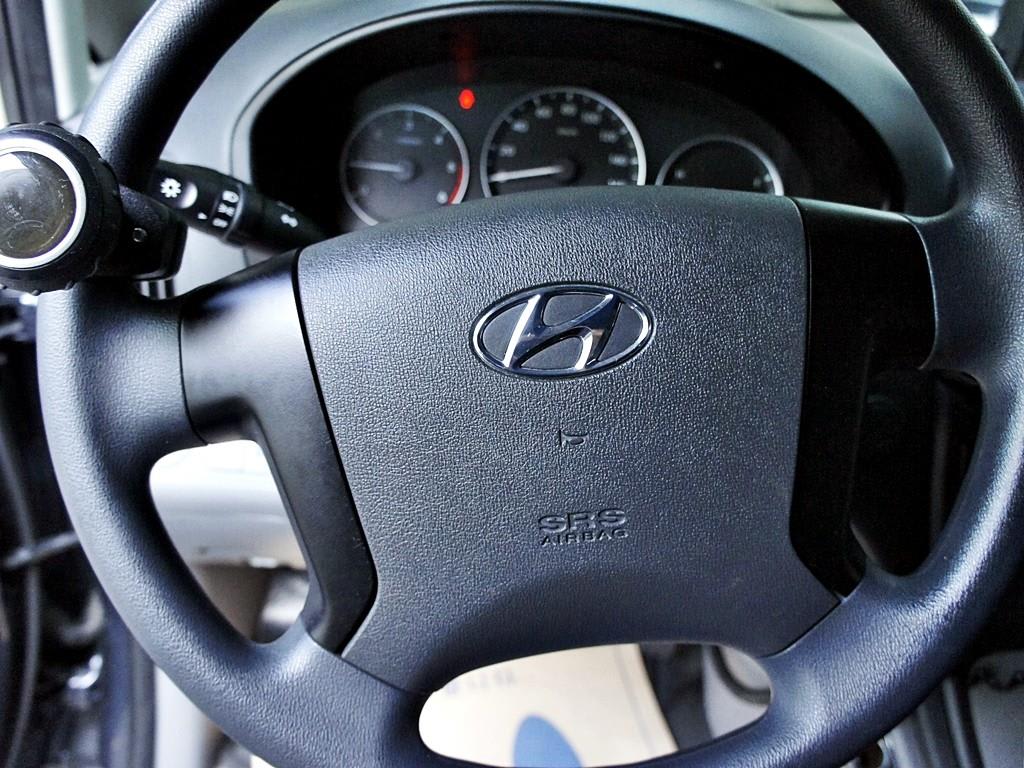2018 Hyundai Starex 11-seater Azul - Miniatura 8