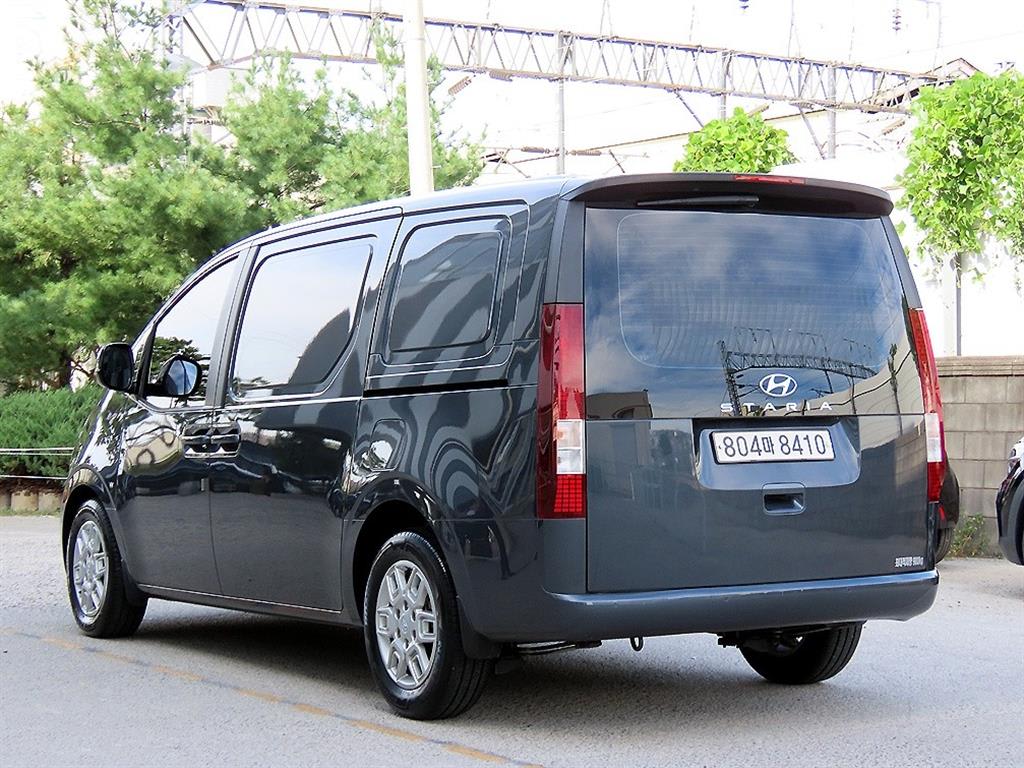 2023 Hyundai Staria 2WD Gris - Miniatura 3