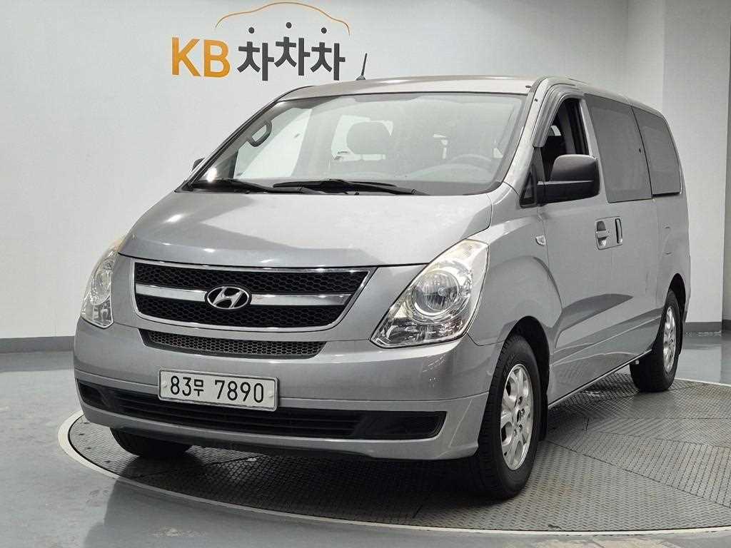 2011 Hyundai Starex Van Plata - Imagen 1