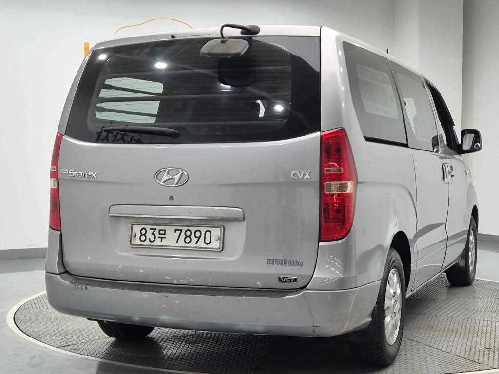 2011 Hyundai Starex Van Plata - Miniatura 3