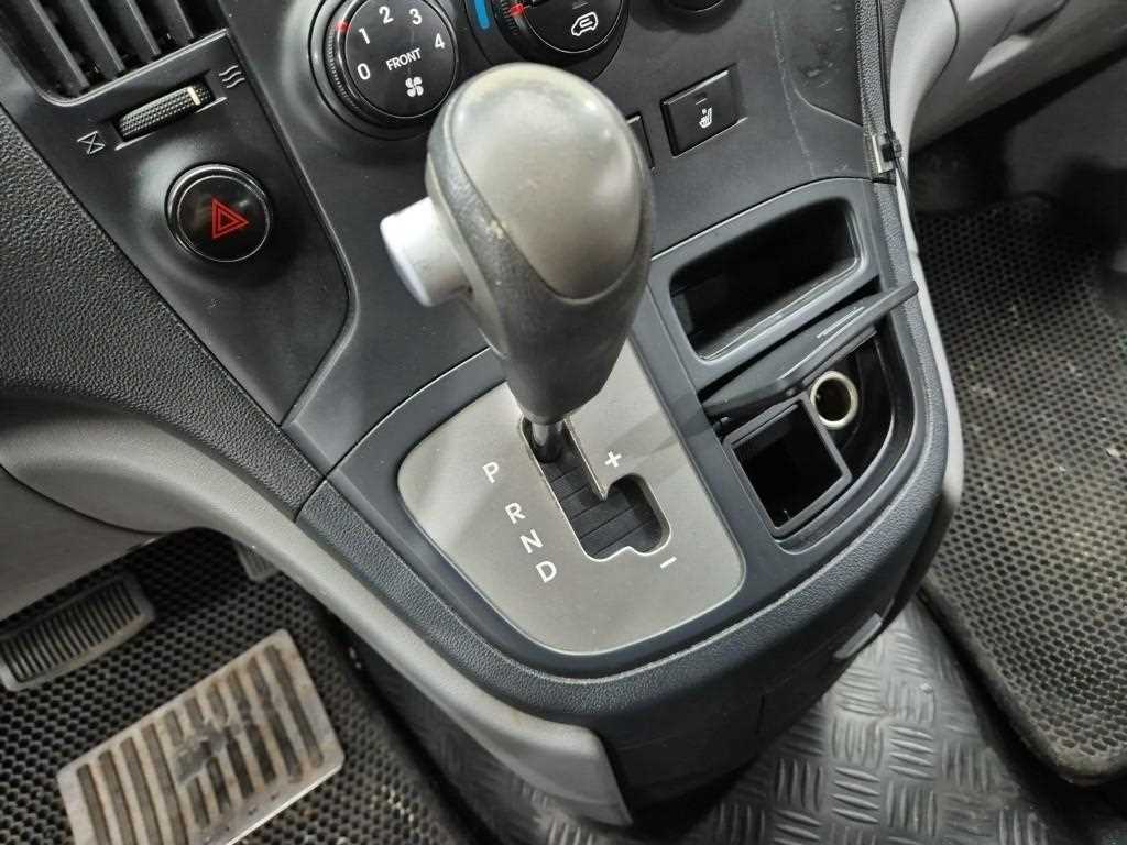 2011 Hyundai Starex Van Plata - Miniatura 8