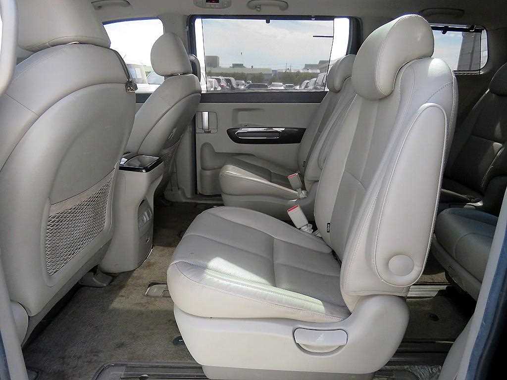 2015 Kia Carnival Diesel - Miniatura 8