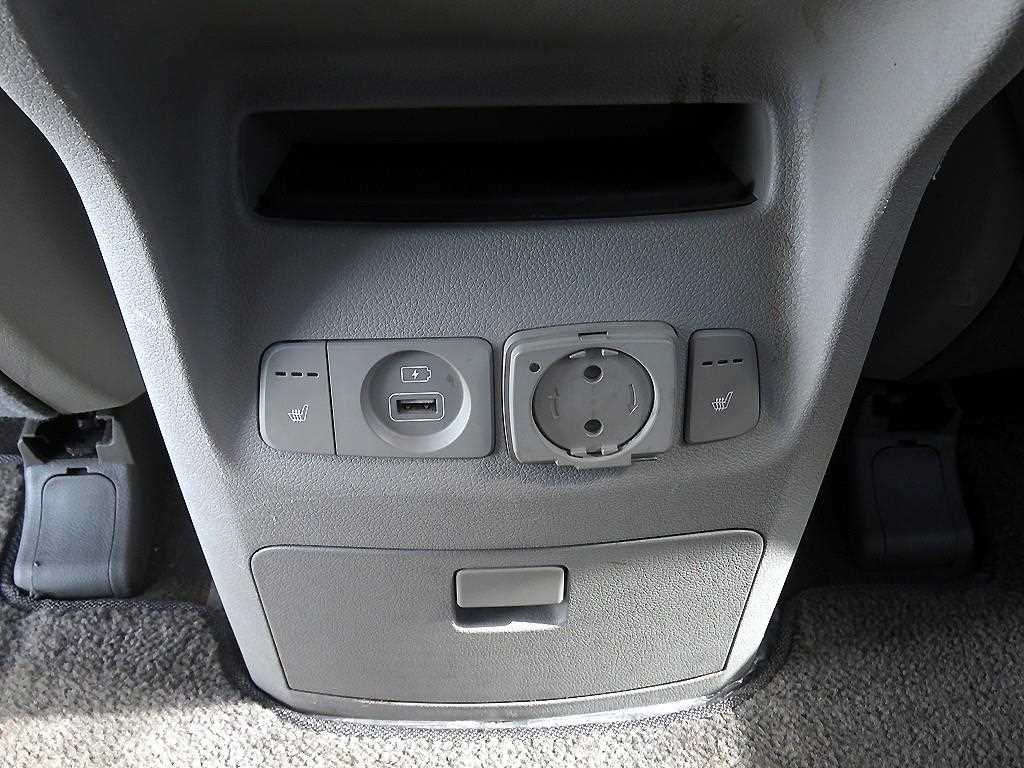 2015 Kia Carnival Diesel - Miniatura 10
