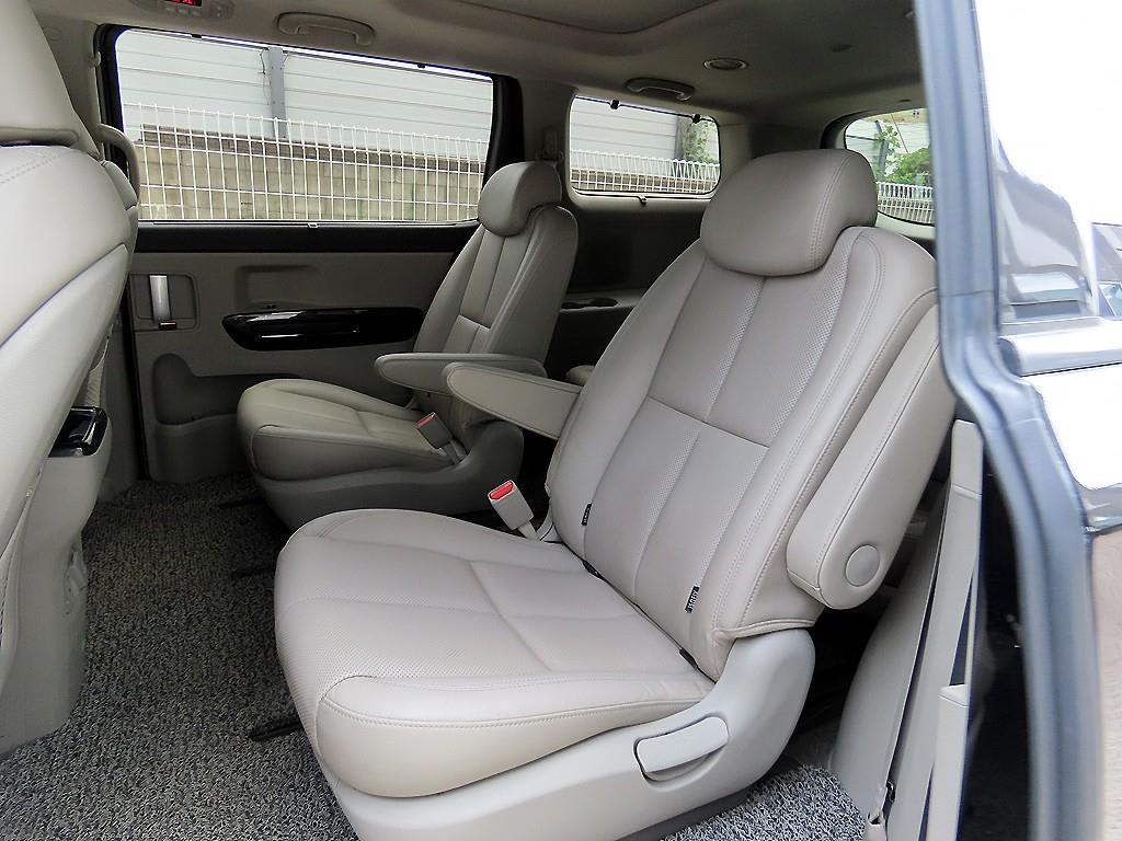 2019 Kia Carnival Diesel Negro - Miniatura 6