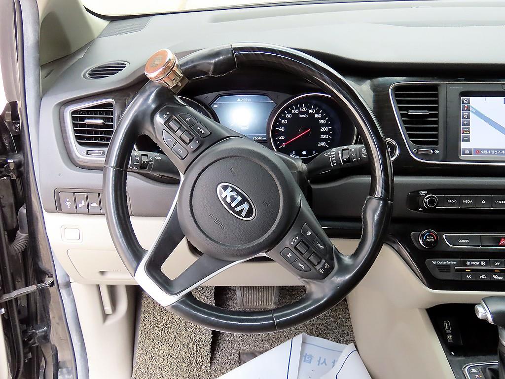 2019 Kia Carnival Diesel Negro - Miniatura 9