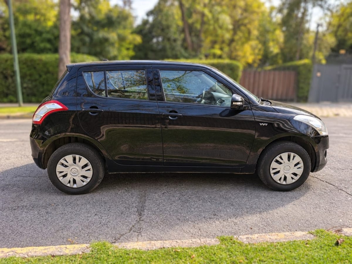 2015 Suzuki Swift AC Negro - Miniatura 7