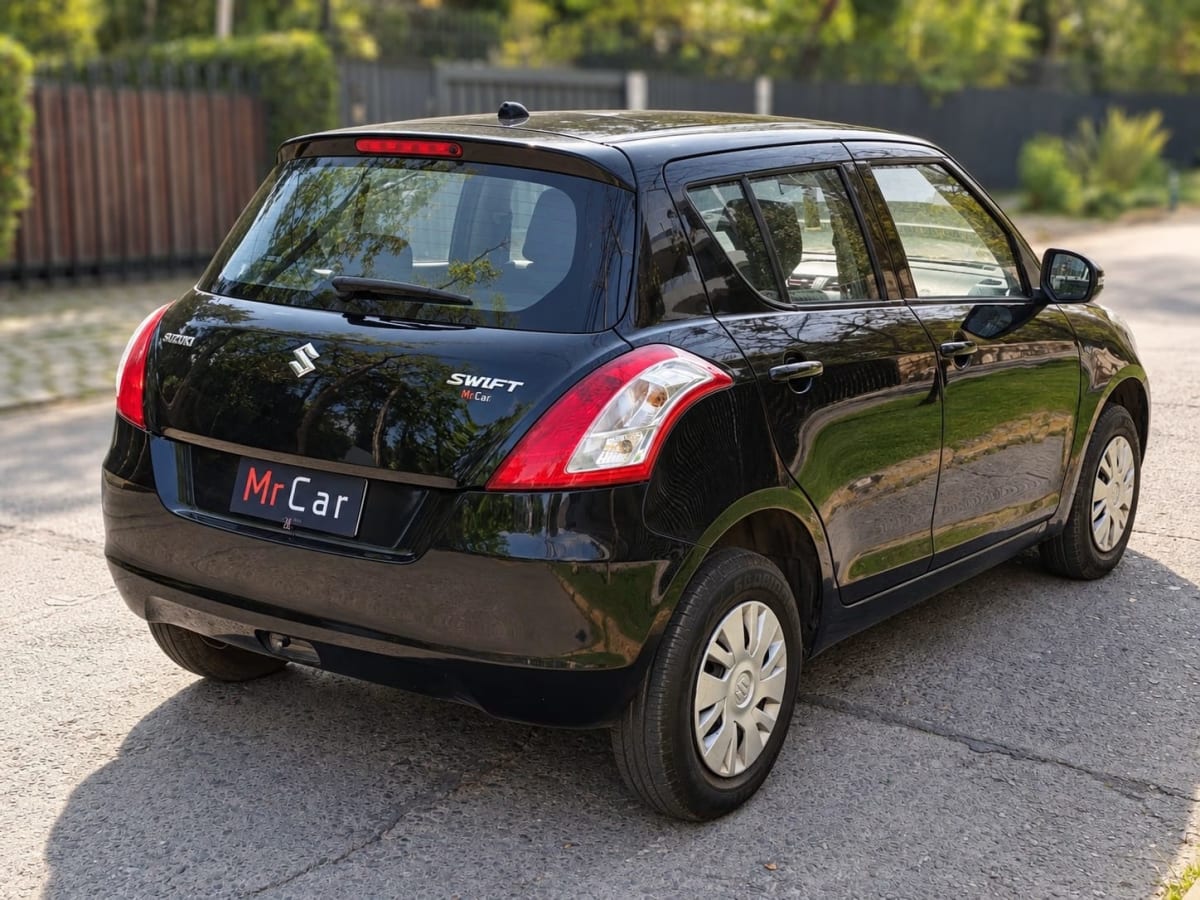 2015 Suzuki Swift AC Negro - Miniatura 9
