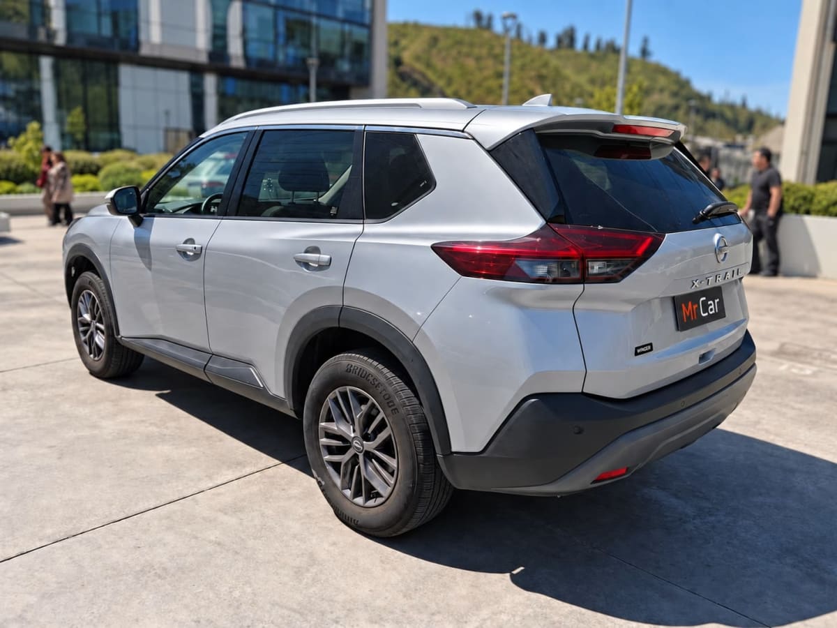 2025 Nissan XTRAIL CVT Gris - Miniatura 3