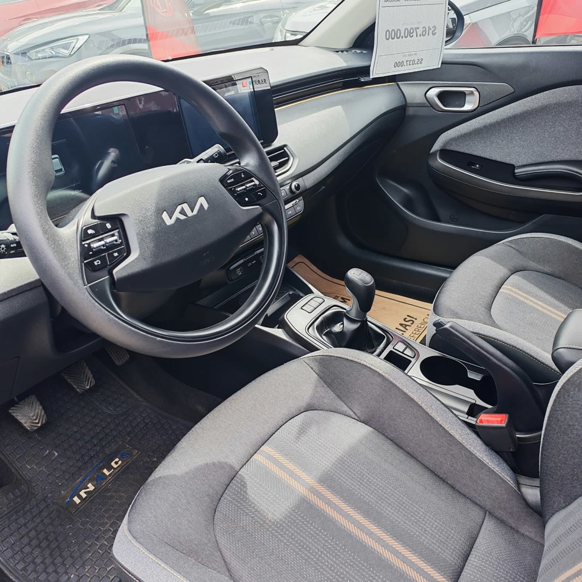 2025 Kia K3 Cross Negro - Miniatura 9