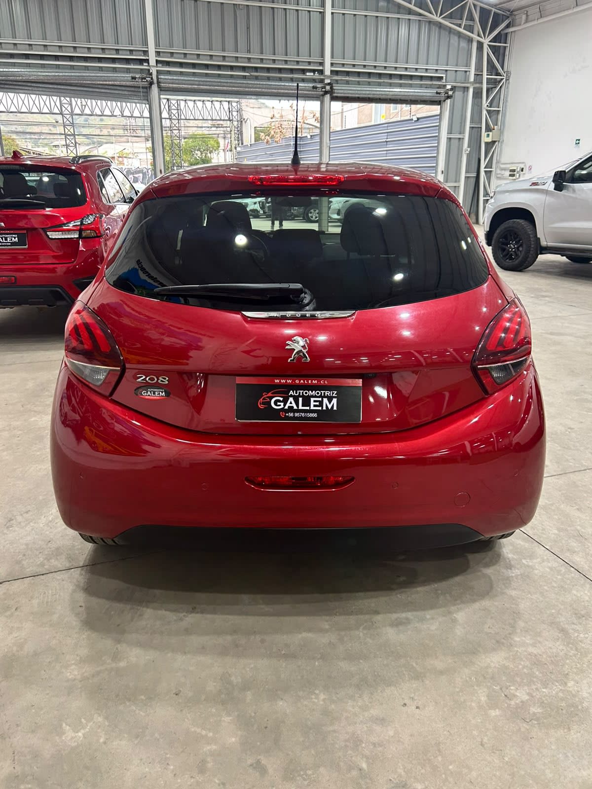2021 Peugeot 208 Rojo - Miniatura 6