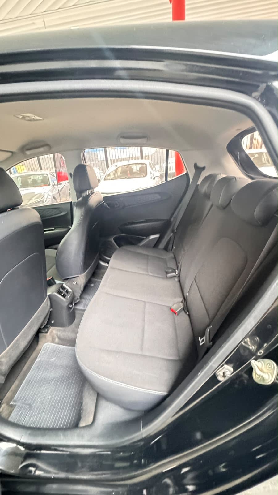 2022 Hyundai Gran I 10 Negro - Miniatura 8