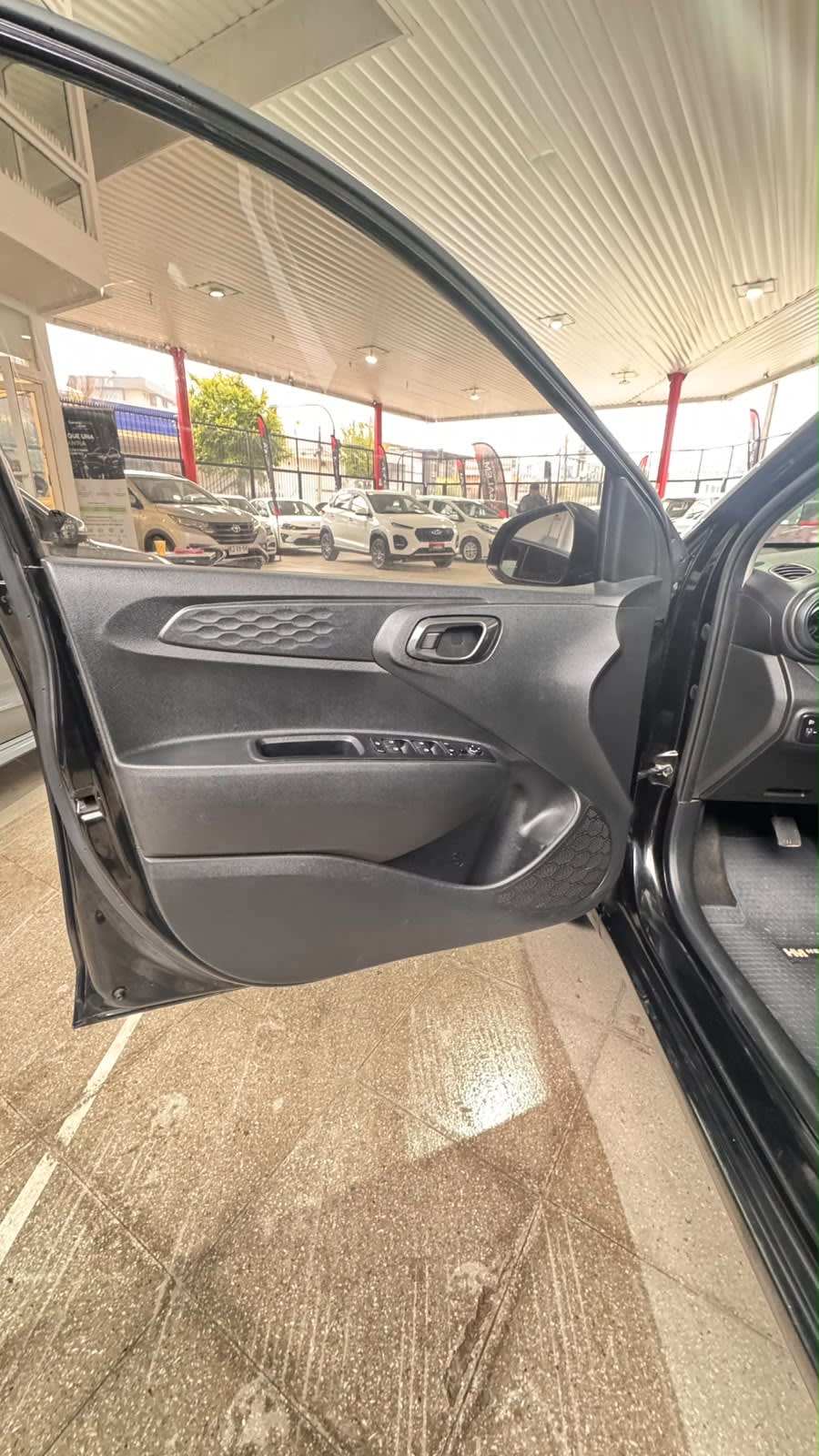 2022 Hyundai Gran I 10 Negro - Miniatura 9