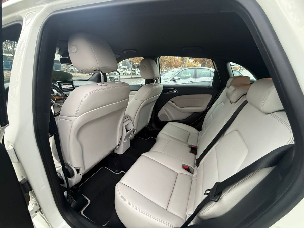 2014 Mercedes-Benz B180 1.8T - Miniatura 10