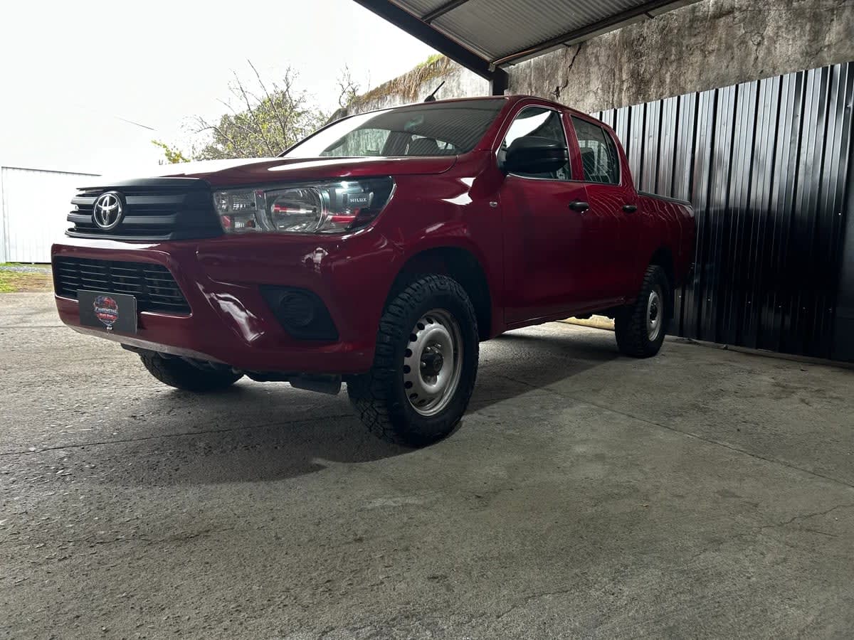 2022 Toyota Hilux 2.4 Rojo - Miniatura 5