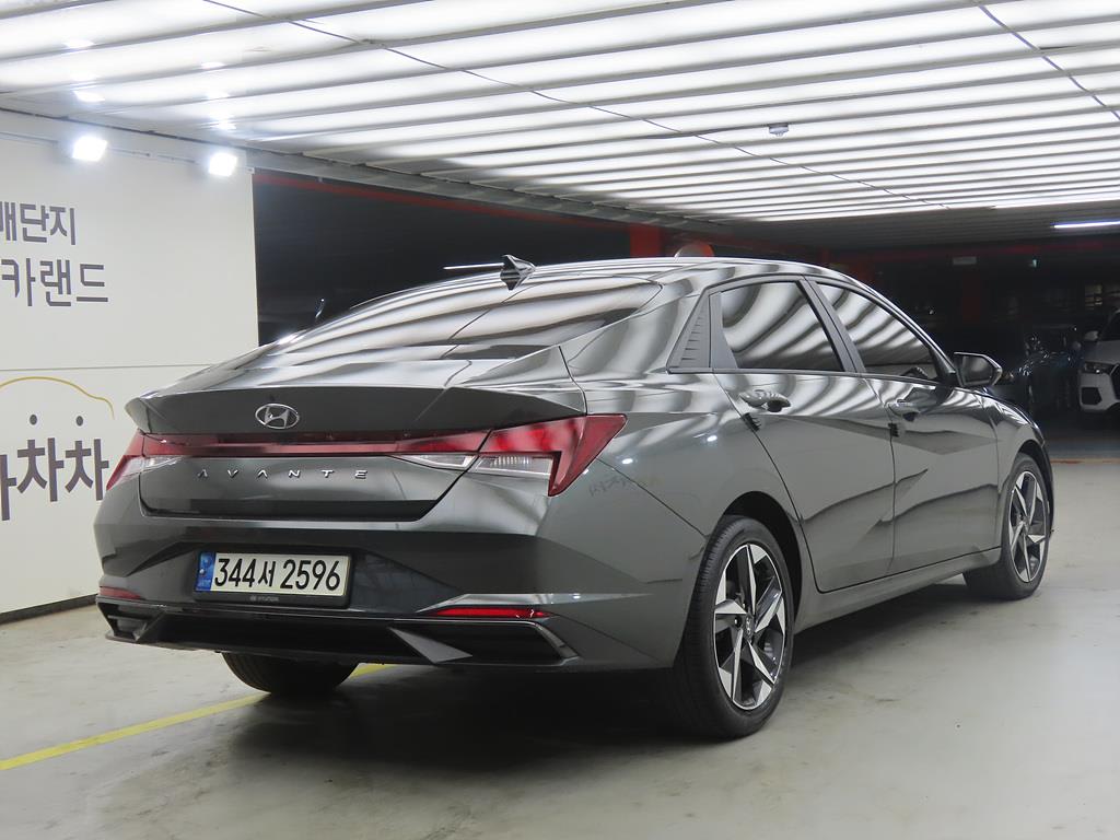 2021 Hyundai Avante (CN7) Gris - Miniatura 4