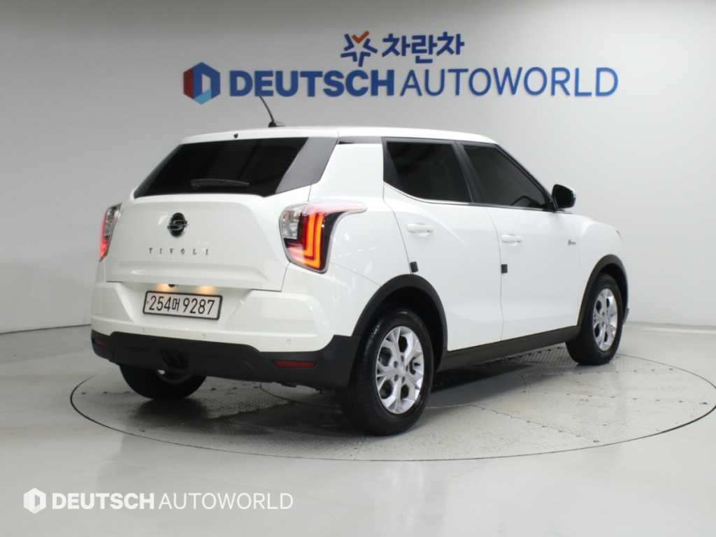2022 SsangYong Tivoli New Blanco - Miniatura 2