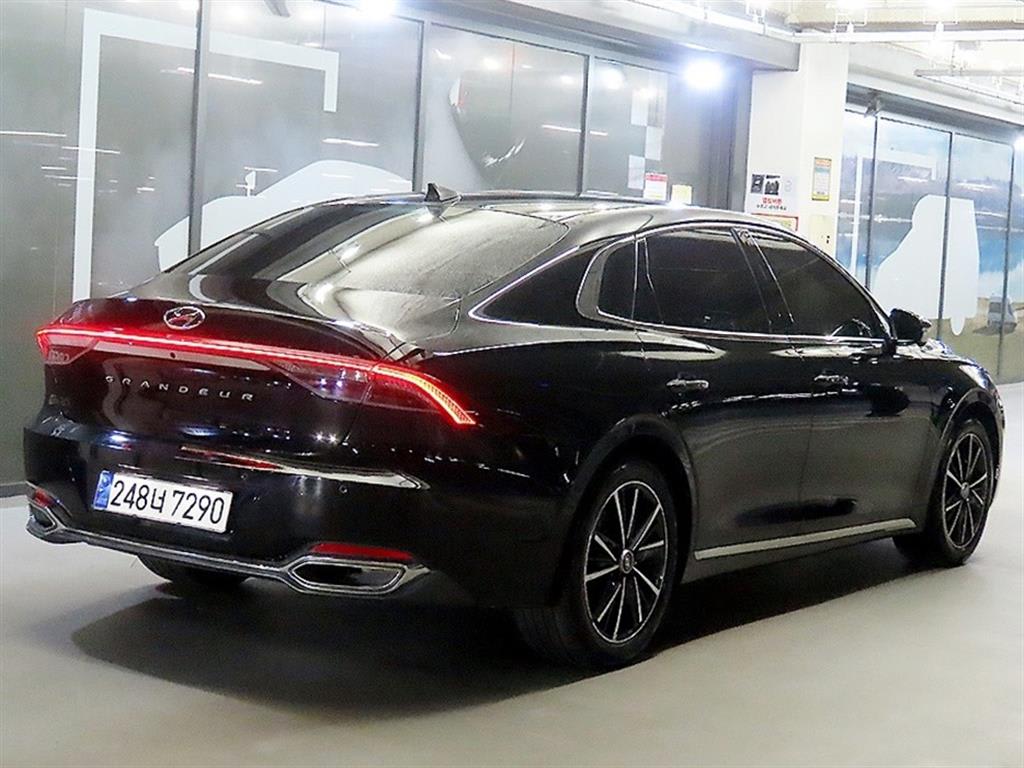 2023 Hyundai Grandeur IG Negro - Miniatura 4