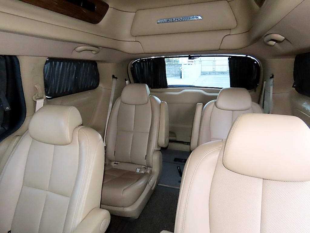 2017 Kia Carnival Diesel Negro - Miniatura 7