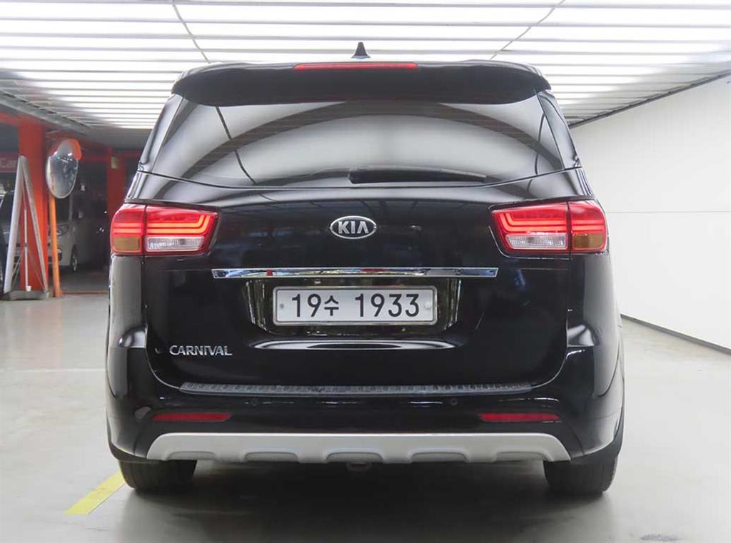 2015 Kia Carnival Diesel Negro - Miniatura 3