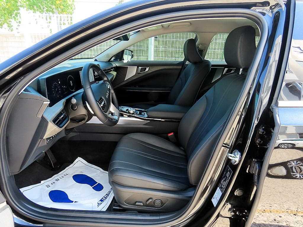 2023 Kia K8 3.5 Negro - Miniatura 5