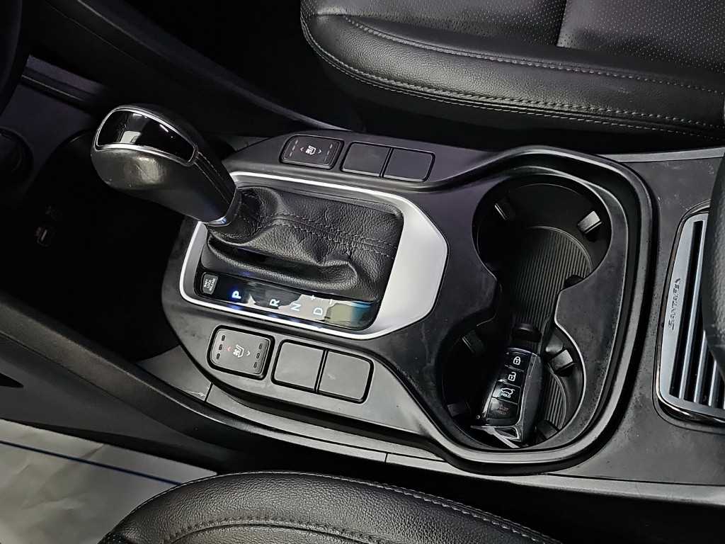 2017 Hyundai Santa Fe The Gris - Miniatura 8