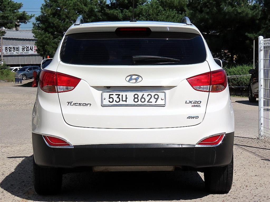 2013 Hyundai Tucson ix Blanco - Miniatura 4