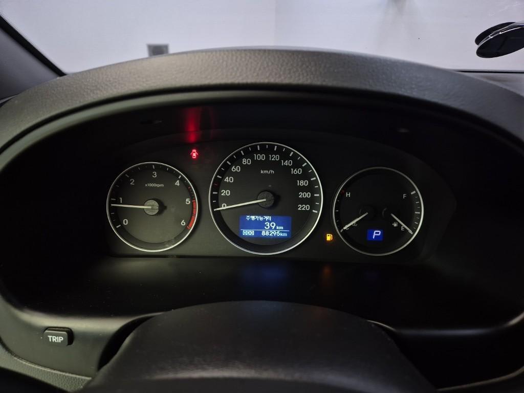 2018 Hyundai Starex Van Gris - Miniatura 6