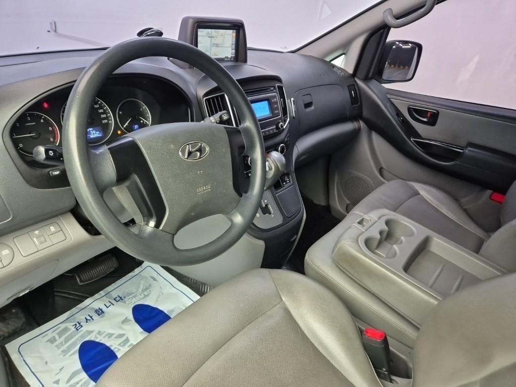 2018 Hyundai Starex Van Gris - Miniatura 7