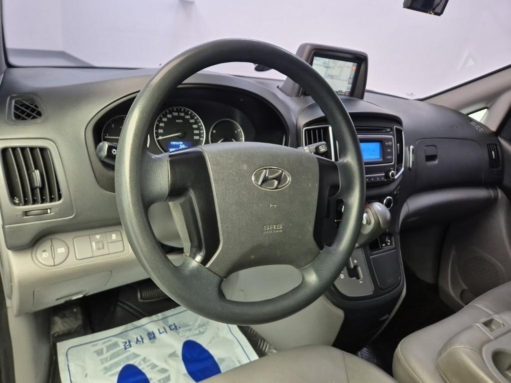 2018 Hyundai Starex Van Gris - Miniatura 9