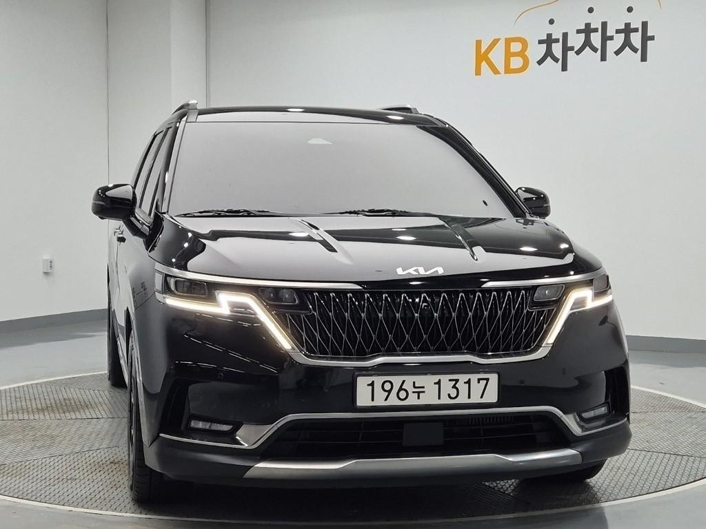 2023 Kia Carnival 4th Negro - Miniatura 4
