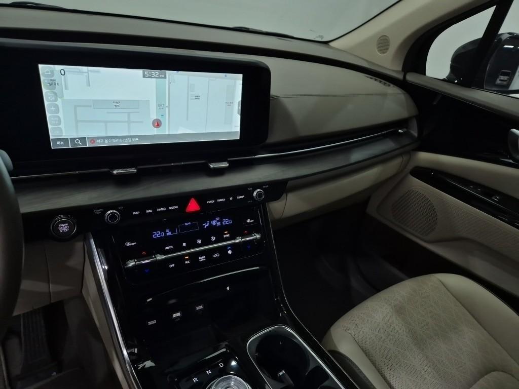 2023 Kia Carnival 4th Negro - Miniatura 10