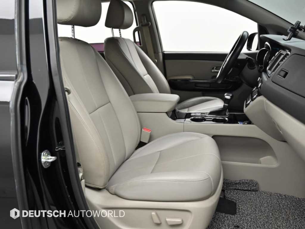2019 Kia Carnival Diesel Negro - Miniatura 10