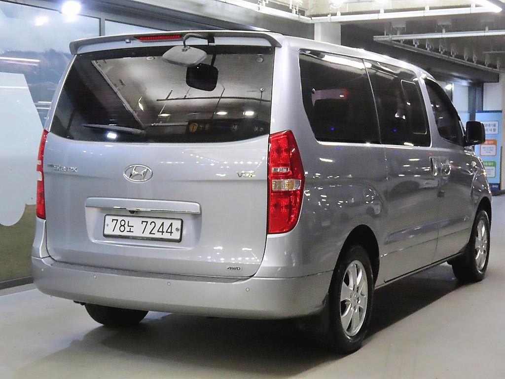 2020 Hyundai Starex 4WD Gris - Miniatura 4