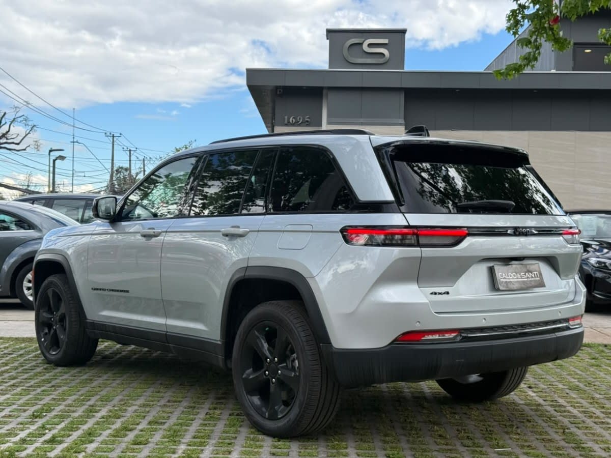 2024 Jeep Grand Cherokee LAREDO Plata - Miniatura 3