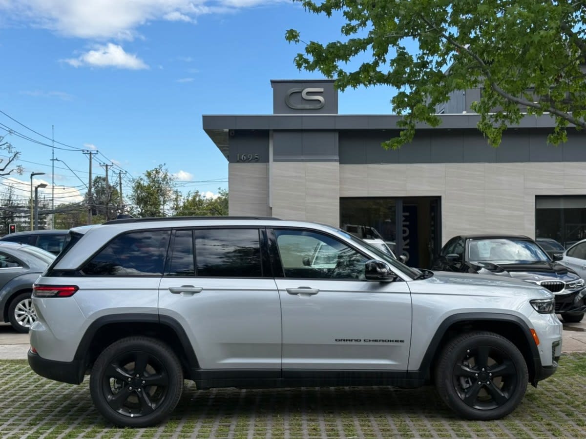 2024 Jeep Grand Cherokee LAREDO Plata - Miniatura 6