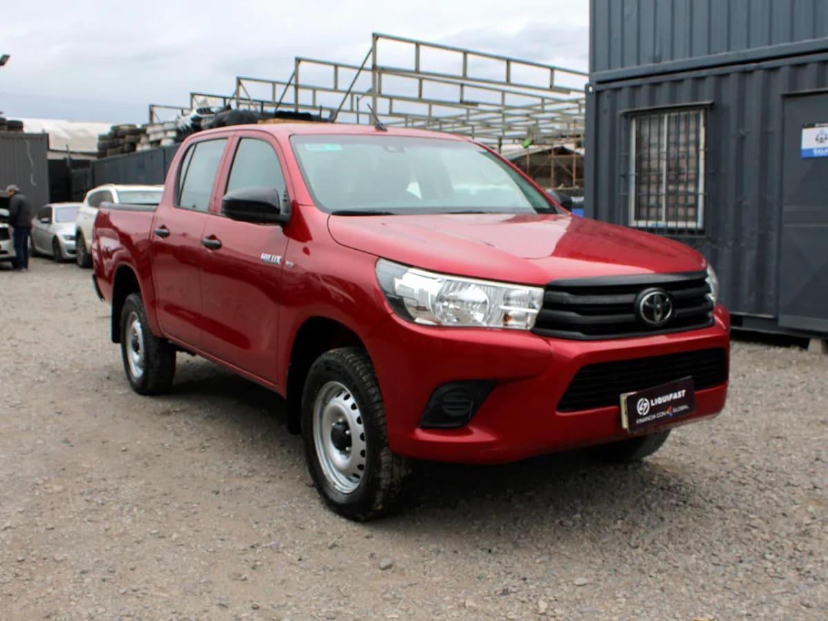 2023 Toyota Hilux 4x2 Rojo - Miniatura 2